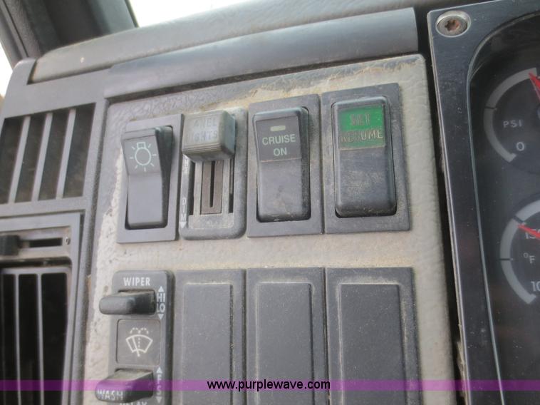 image for item D2157 2004 Freightliner FL70 refrigerated box truck