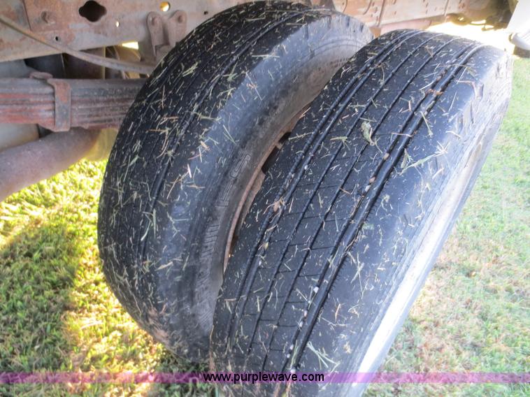 image for item D2161 2000 Ford F550 box truck