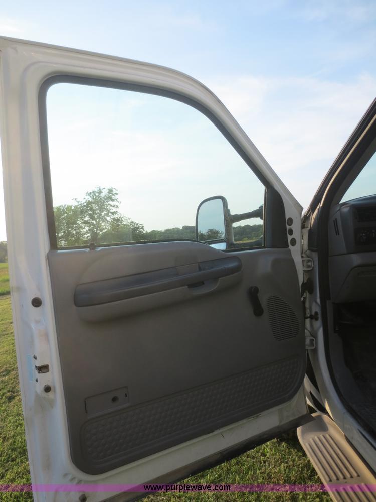 image for item D2161 2000 Ford F550 box truck