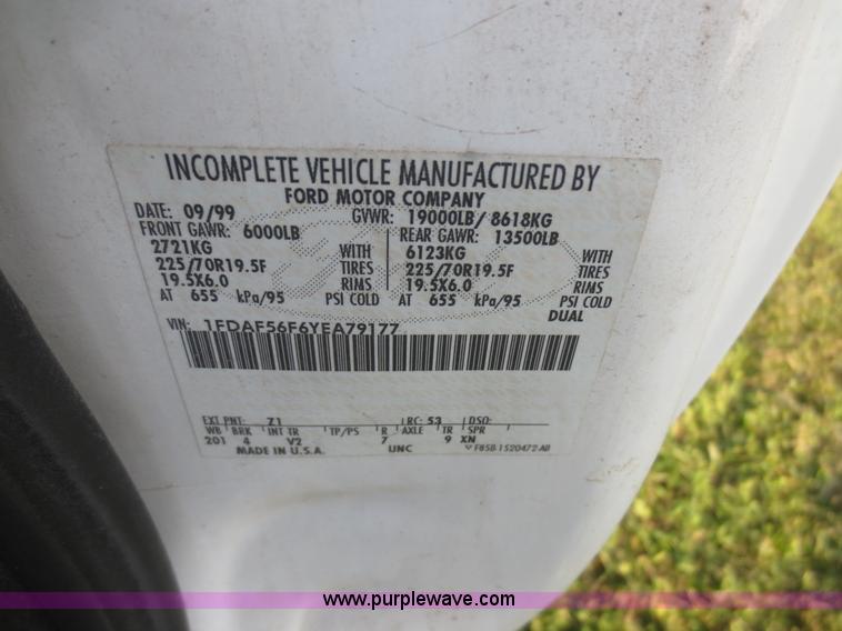 image for item D2161 2000 Ford F550 box truck