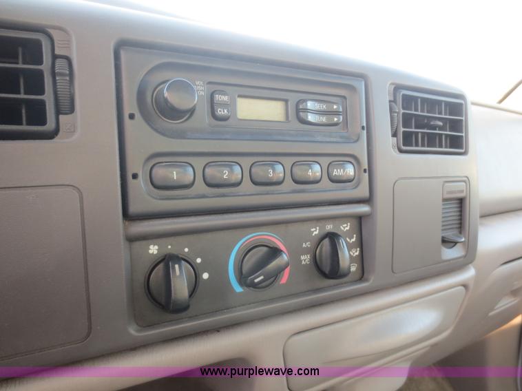 image for item D2161 2000 Ford F550 box truck