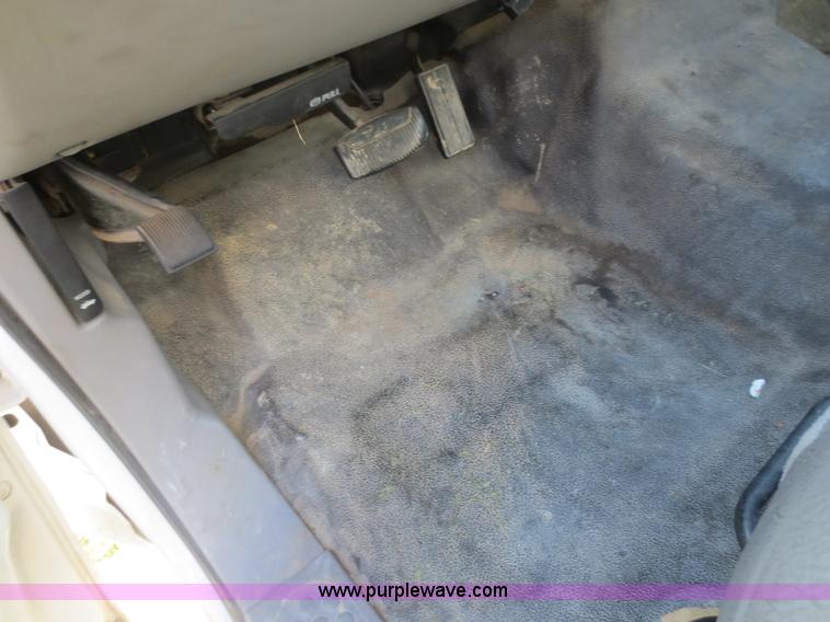 image for item D2161 2000 Ford F550 box truck