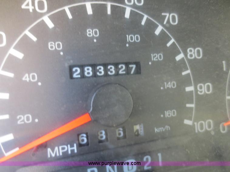 image for item D2161 2000 Ford F550 box truck