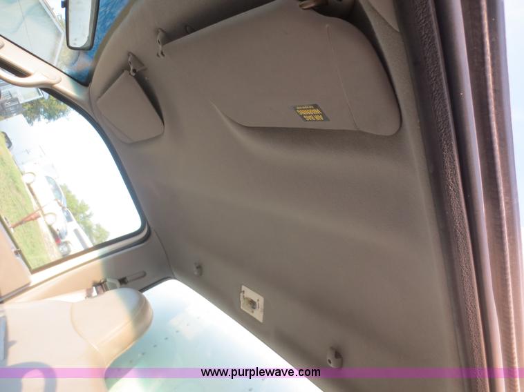 image for item D2161 2000 Ford F550 box truck