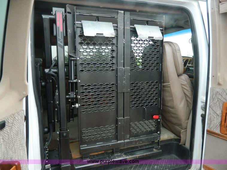 image for item D6107 1999 Ford Econoline E150 conversion van