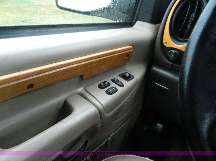 image for item D6107 1999 Ford Econoline E150 conversion van
