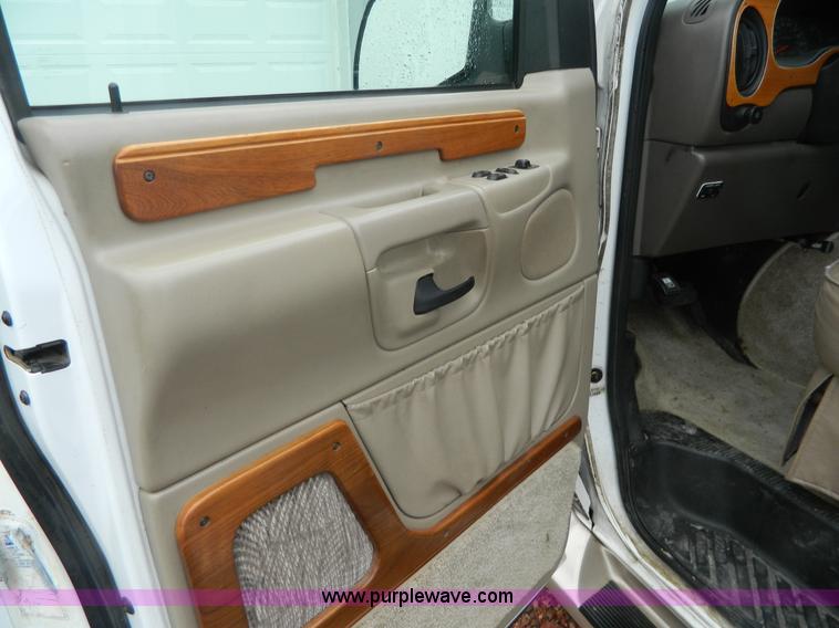 image for item D6107 1999 Ford Econoline E150 conversion van