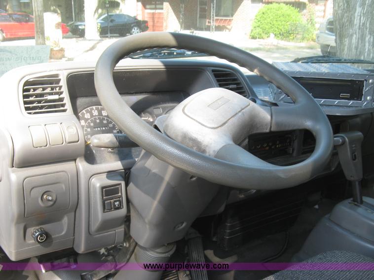 image for item E7964 1996 GMC W4-Forward utility truck