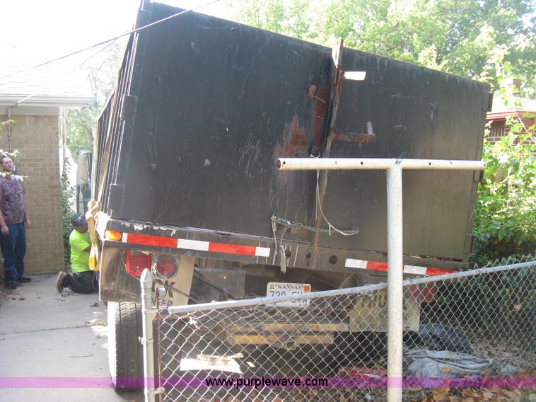 image for item E7965 2001 Isuzu NQR flatbed dump truck