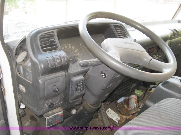 image for item E7965 2001 Isuzu NQR flatbed dump truck