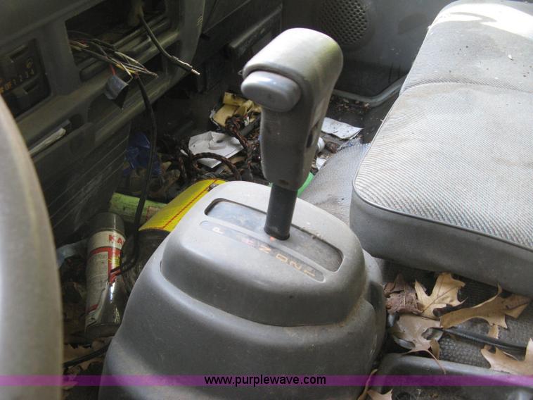 image for item E7965 2001 Isuzu NQR flatbed dump truck