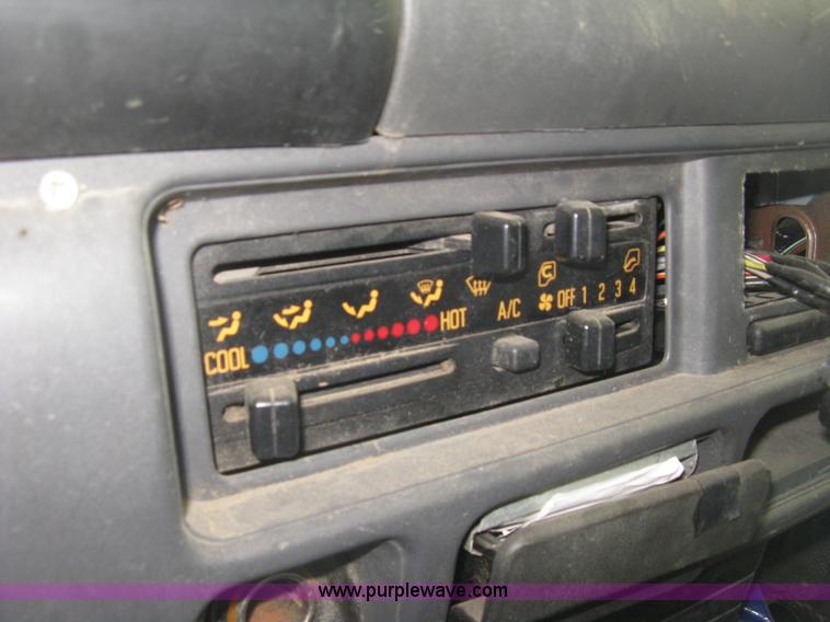 image for item E7965 2001 Isuzu NQR flatbed dump truck