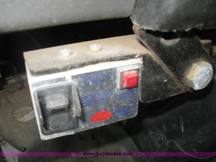 image for item E7965 2001 Isuzu NQR flatbed dump truck