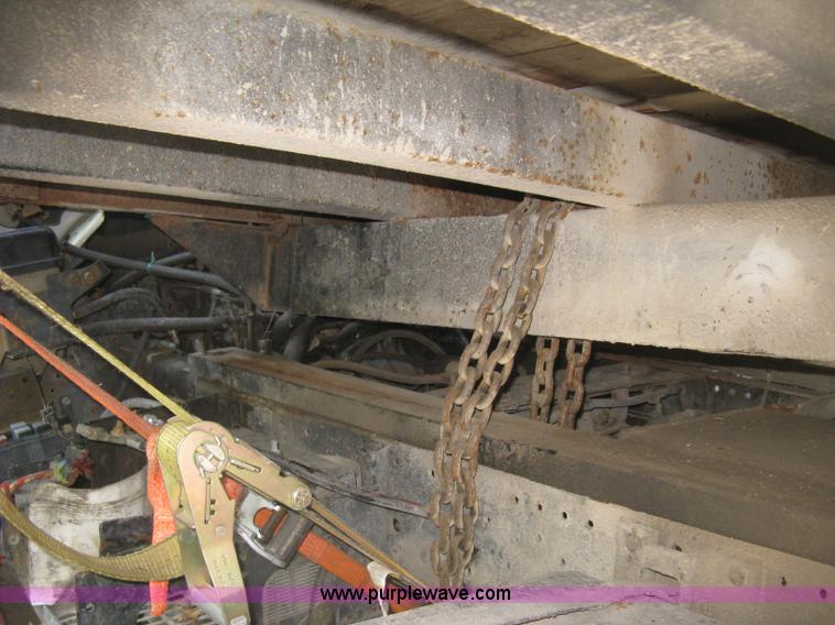 image for item E7965 2001 Isuzu NQR flatbed dump truck