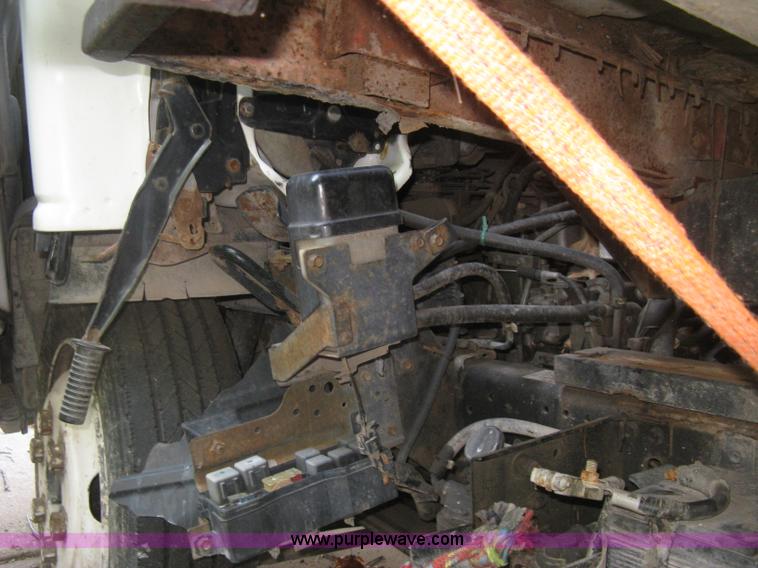 image for item E7965 2001 Isuzu NQR flatbed dump truck