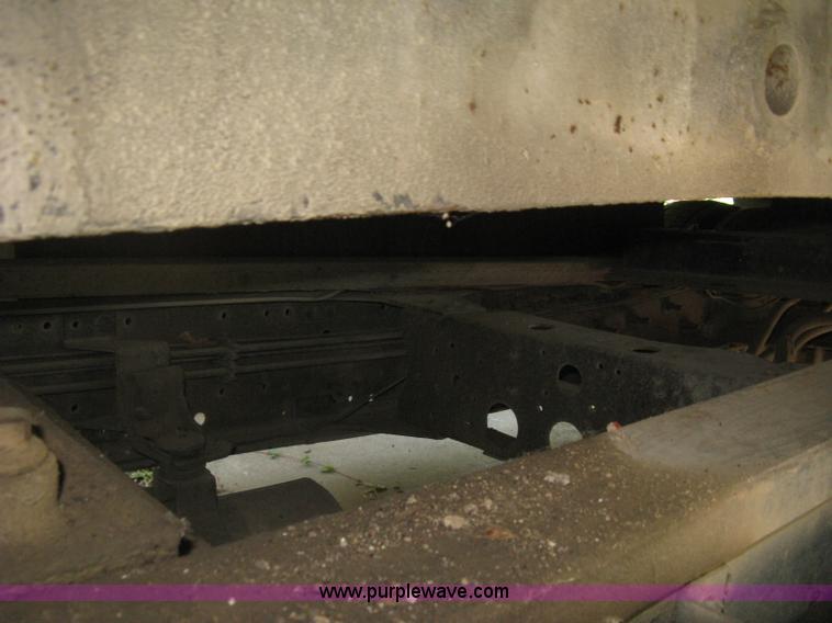 image for item E7965 2001 Isuzu NQR flatbed dump truck