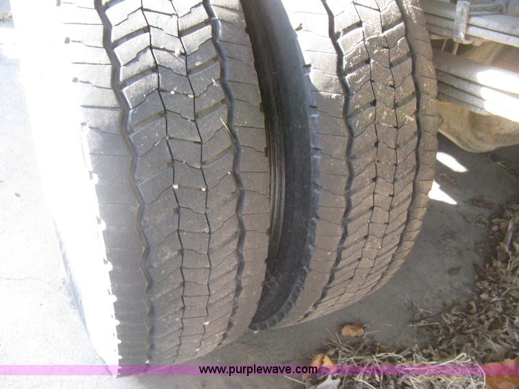 image for item E7965 2001 Isuzu NQR flatbed dump truck