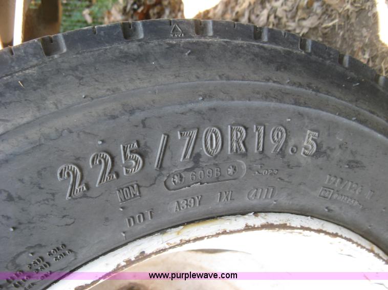 image for item E7965 2001 Isuzu NQR flatbed dump truck