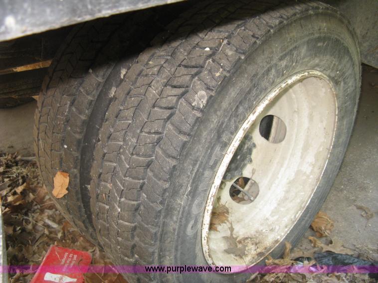 image for item E7965 2001 Isuzu NQR flatbed dump truck