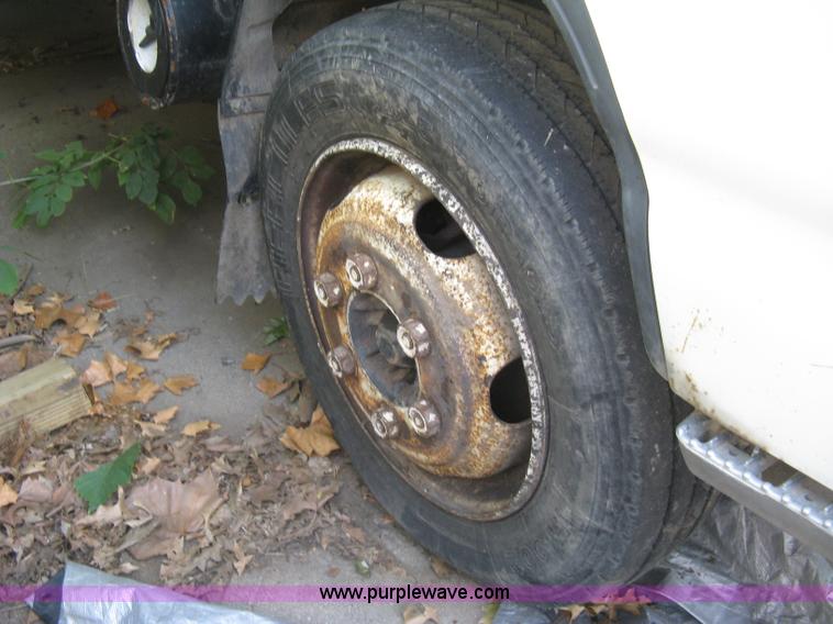 image for item E7965 2001 Isuzu NQR flatbed dump truck