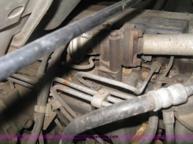 image for item E7965 2001 Isuzu NQR flatbed dump truck