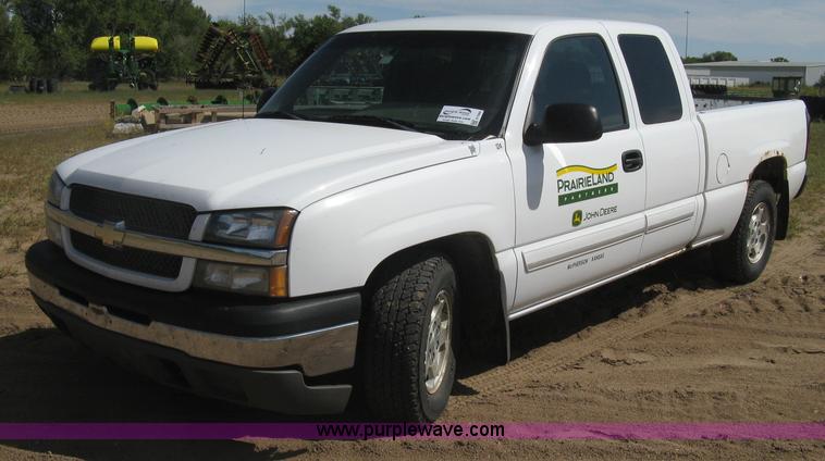 image for item E7966 2004 Chevrolet Silverado 1500 Ext. Cab pickup truck