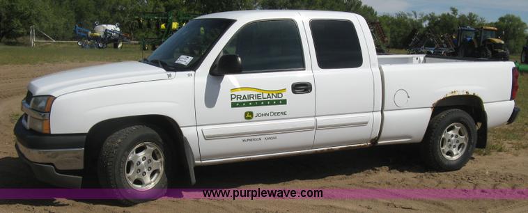 image for item E7966 2004 Chevrolet Silverado 1500 Ext. Cab pickup truck