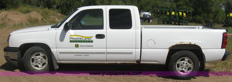 image for item E7966 2004 Chevrolet Silverado 1500 Ext. Cab pickup truck