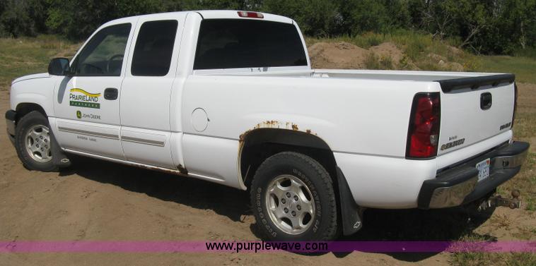 image for item E7966 2004 Chevrolet Silverado 1500 Ext. Cab pickup truck