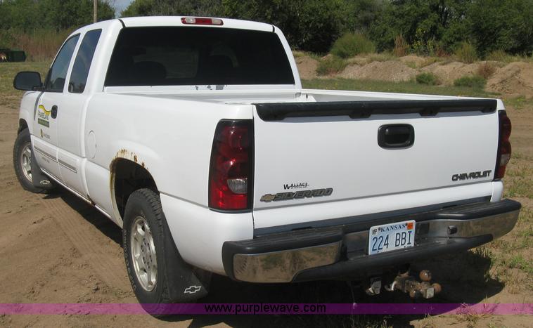 image for item E7966 2004 Chevrolet Silverado 1500 Ext. Cab pickup truck