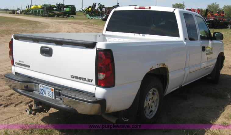 image for item E7966 2004 Chevrolet Silverado 1500 Ext. Cab pickup truck