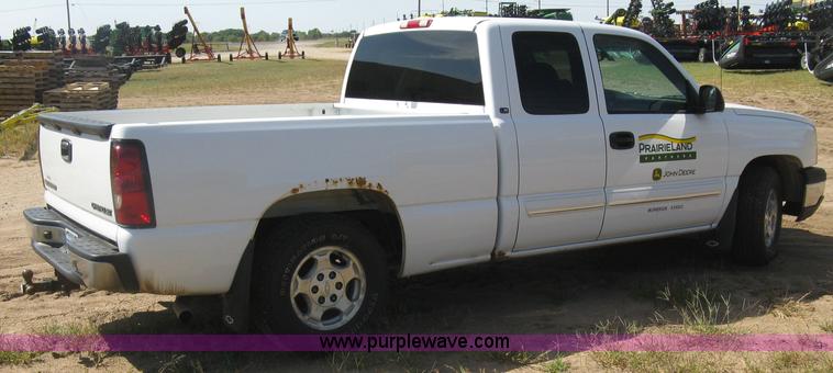 image for item E7966 2004 Chevrolet Silverado 1500 Ext. Cab pickup truck