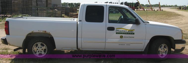 image for item E7966 2004 Chevrolet Silverado 1500 Ext. Cab pickup truck
