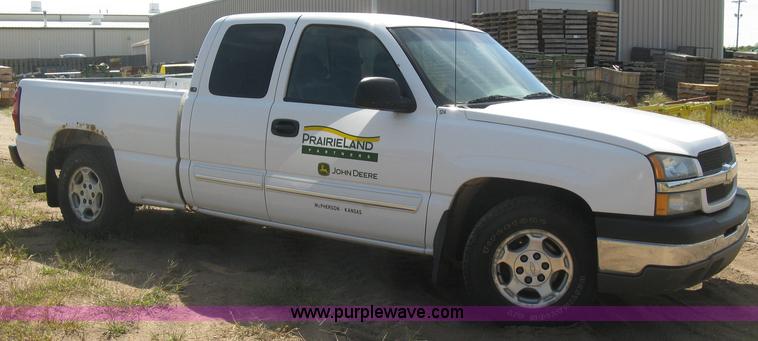 image for item E7966 2004 Chevrolet Silverado 1500 Ext. Cab pickup truck