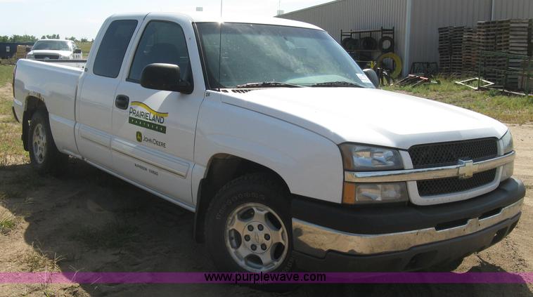 image for item E7966 2004 Chevrolet Silverado 1500 Ext. Cab pickup truck