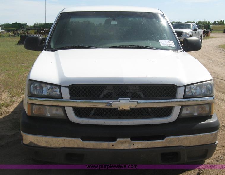 image for item E7966 2004 Chevrolet Silverado 1500 Ext. Cab pickup truck