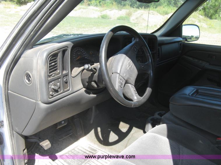 image for item E7966 2004 Chevrolet Silverado 1500 Ext. Cab pickup truck