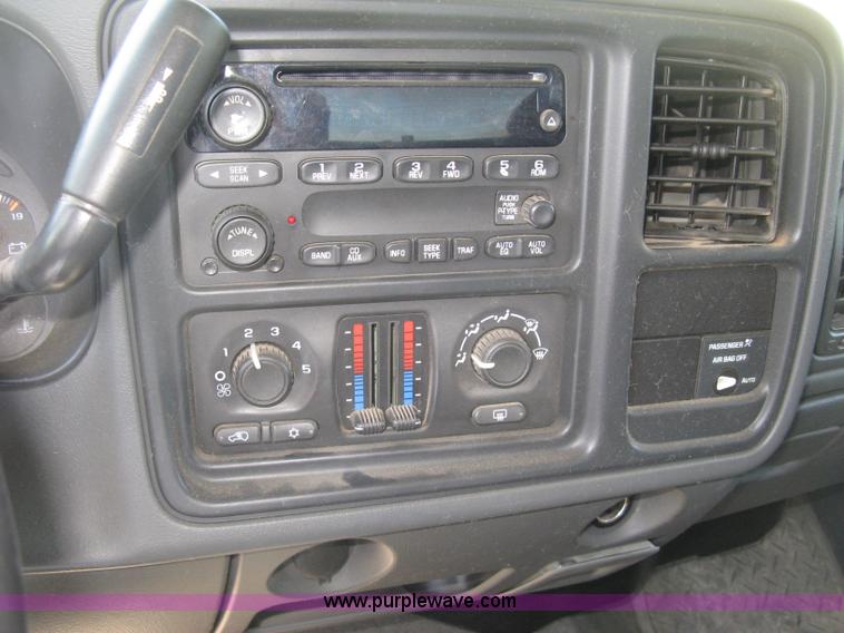 image for item E7966 2004 Chevrolet Silverado 1500 Ext. Cab pickup truck