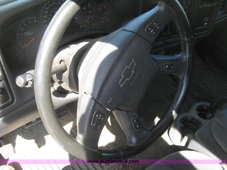 image for item E7966 2004 Chevrolet Silverado 1500 Ext. Cab pickup truck