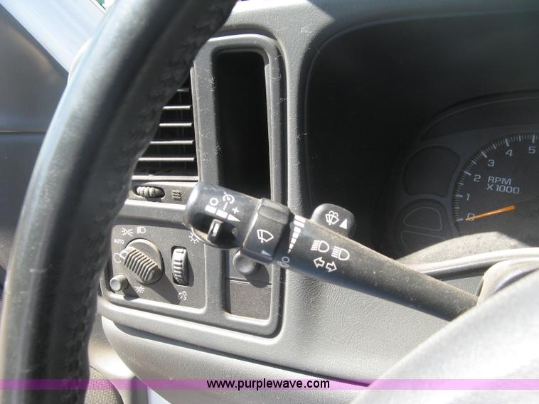 image for item E7966 2004 Chevrolet Silverado 1500 Ext. Cab pickup truck