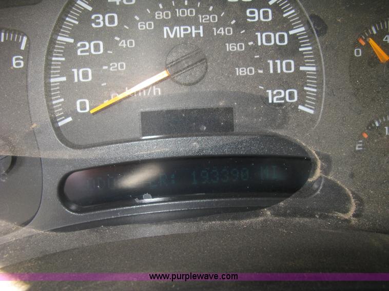 image for item E7966 2004 Chevrolet Silverado 1500 Ext. Cab pickup truck