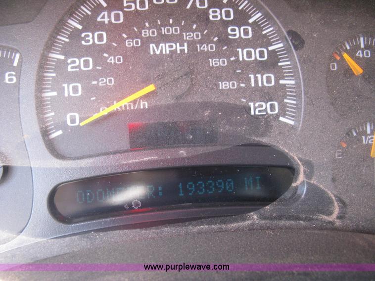 image for item E7966 2004 Chevrolet Silverado 1500 Ext. Cab pickup truck