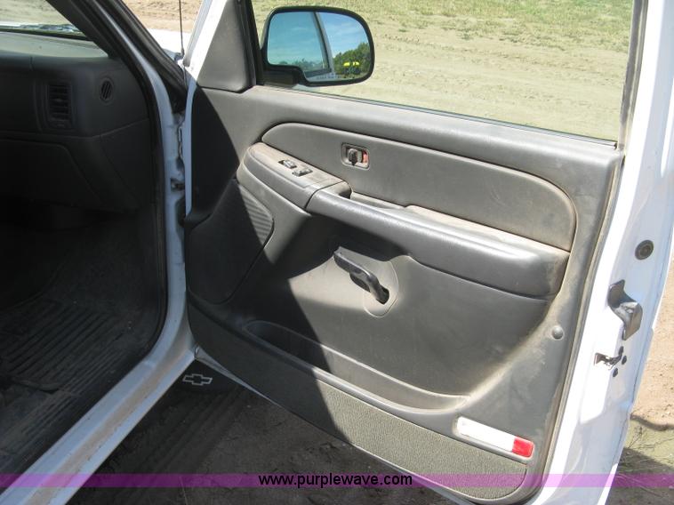 image for item E7966 2004 Chevrolet Silverado 1500 Ext. Cab pickup truck