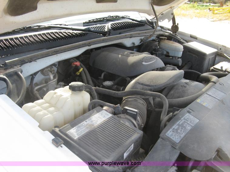 image for item E7966 2004 Chevrolet Silverado 1500 Ext. Cab pickup truck