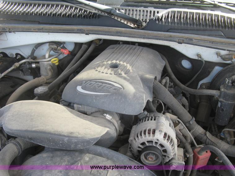 image for item E7966 2004 Chevrolet Silverado 1500 Ext. Cab pickup truck