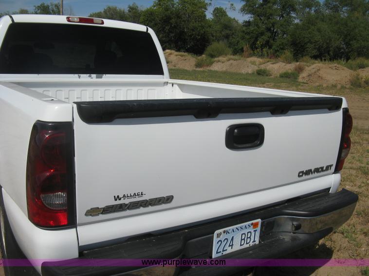 image for item E7966 2004 Chevrolet Silverado 1500 Ext. Cab pickup truck