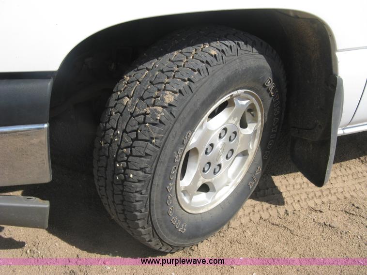 image for item E7966 2004 Chevrolet Silverado 1500 Ext. Cab pickup truck