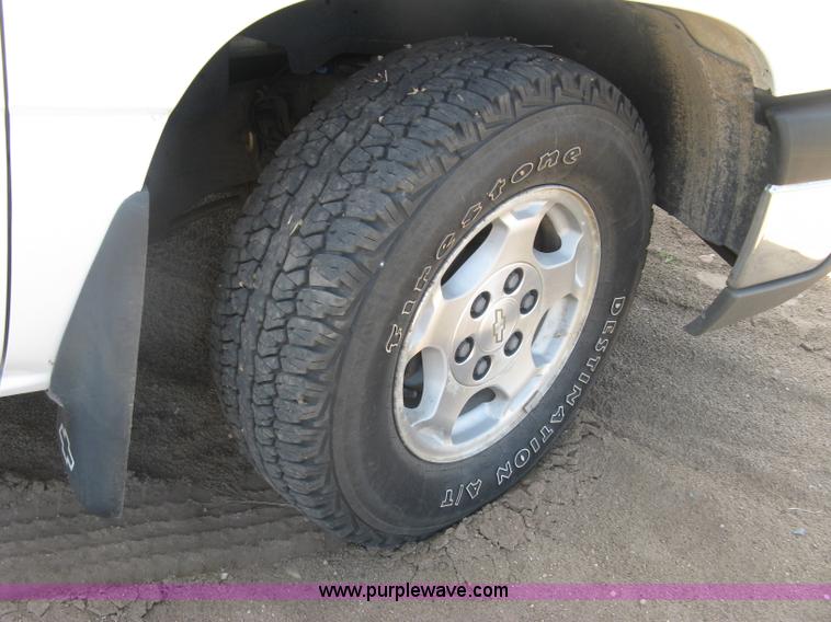 image for item E7966 2004 Chevrolet Silverado 1500 Ext. Cab pickup truck