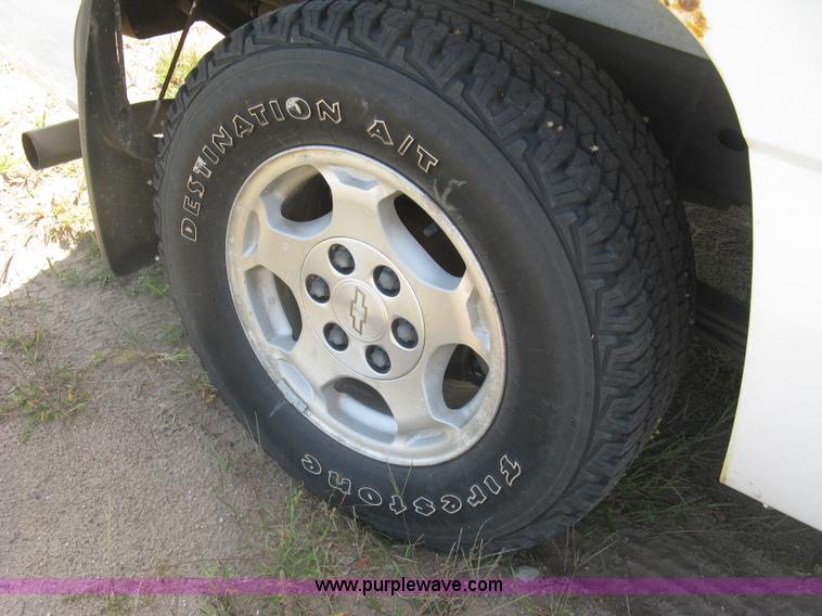 image for item E7966 2004 Chevrolet Silverado 1500 Ext. Cab pickup truck