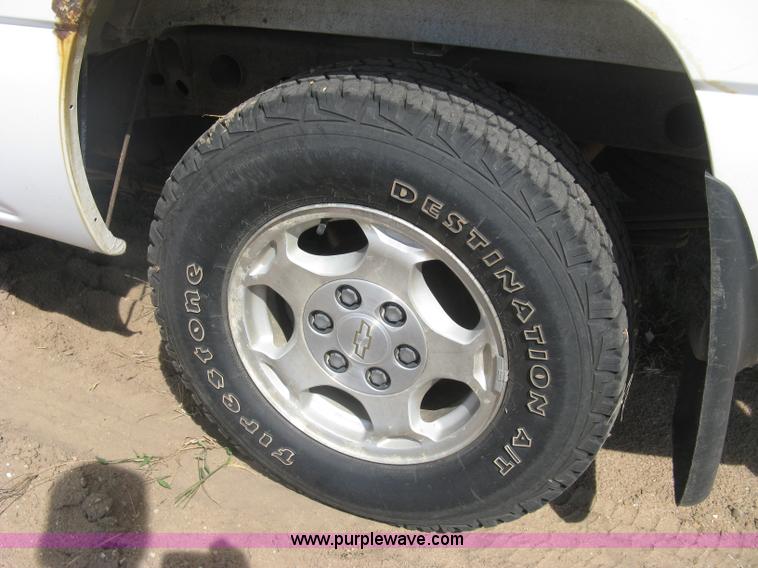 image for item E7966 2004 Chevrolet Silverado 1500 Ext. Cab pickup truck